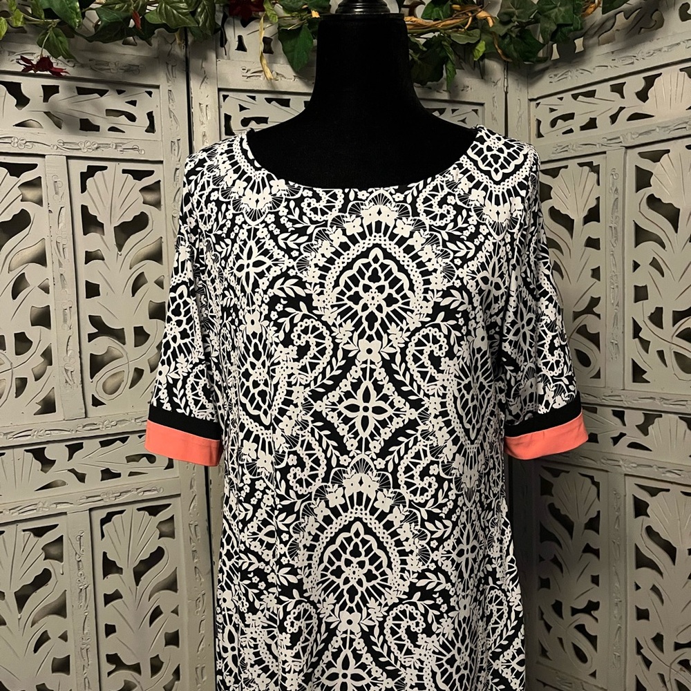 MASISON LEIGH Sassy black white & pink with floral design mid sleeve midi dress - Picture 2 of 9